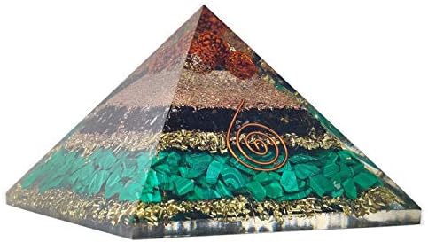 Orgooniteshop Handmade Geometrijska piramida izrađena sa crnim turmanskim kamenom, malahit, rudraksha, zlatna folija