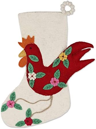 Novica Wool Felt Felt Božićne čarape Cockadoodle sa motivom pijetama 16.25in L X 10.25IN W višekolor Indija Ukrasi za odmor Ukrasi o ukrasima