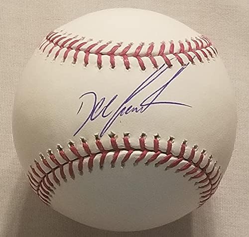Doc Goere sa autogramiranim MLB bejzbol