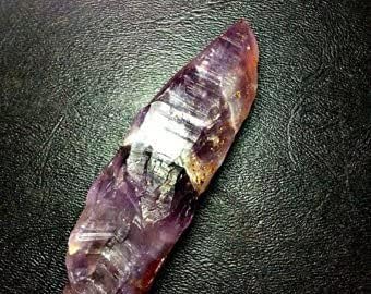 Auralit 23 štapić. Kanadski Chevron Amethyst klaster štapić. 1,2 milijarde godina stari ametist kristal