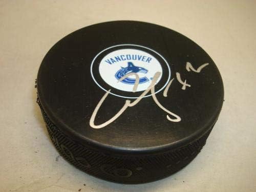 Nikolay Goldobin potpisao Vancouver Canucks hokejaški pak s potpisom 1B-autogramom NHL Pak
